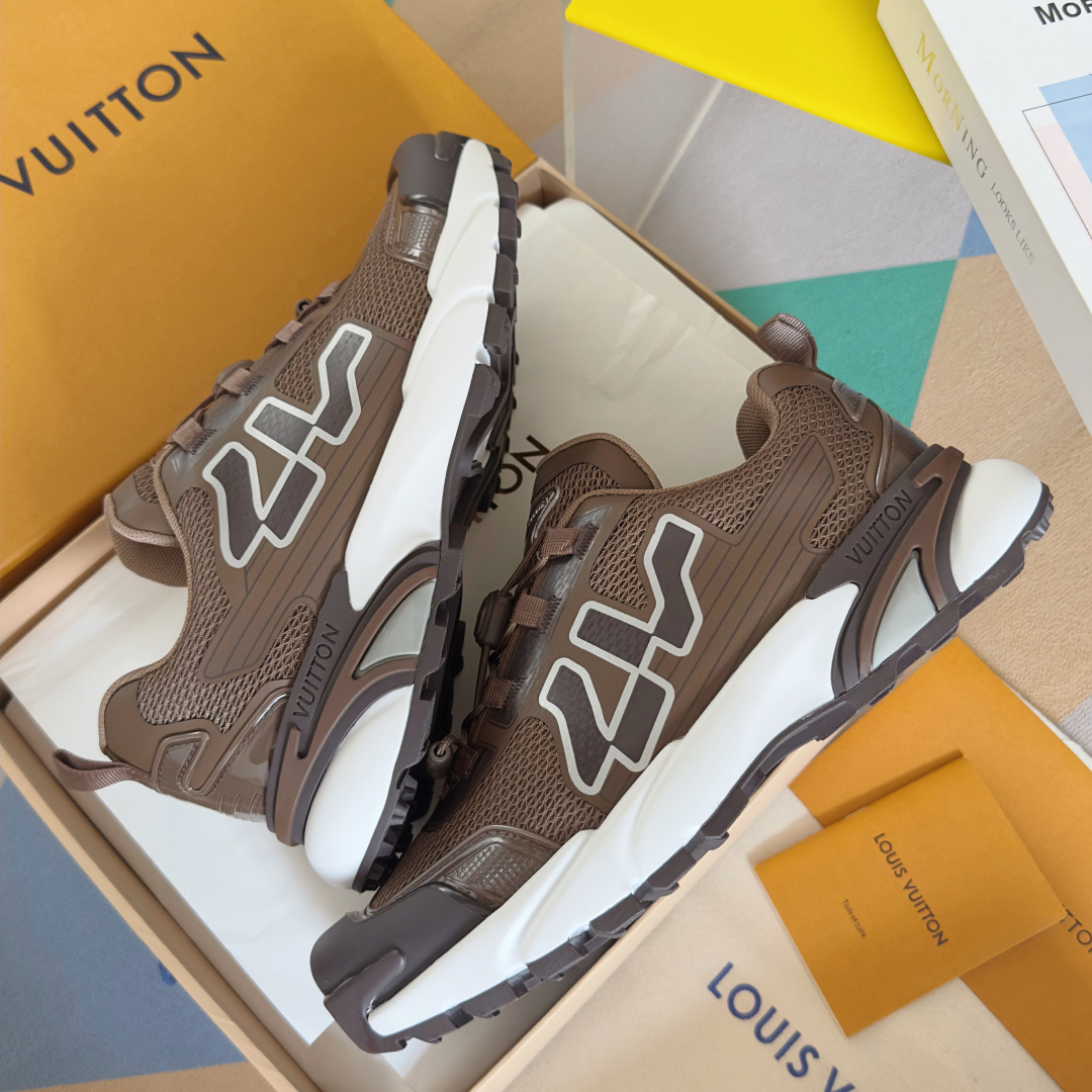顶级版本:男款
LV路易威登 L家驴牌Runner Tatic系列 厚底 休闲 运动鞋 跑鞋
原版购入开