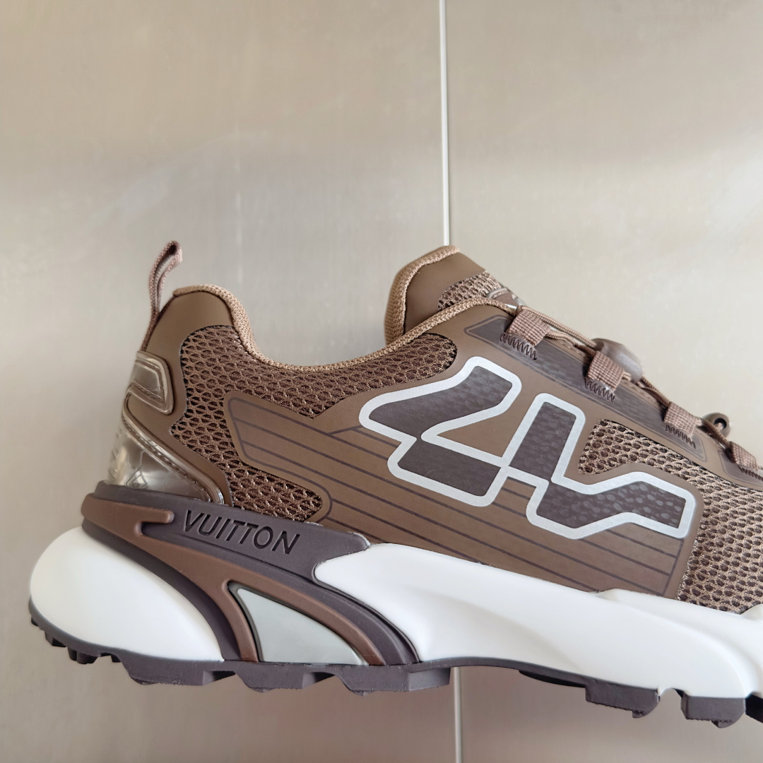 顶级版本:男款
LV路易威登 L家驴牌Runner Tatic系列 厚底 休闲 运动鞋 跑鞋
原版购入开