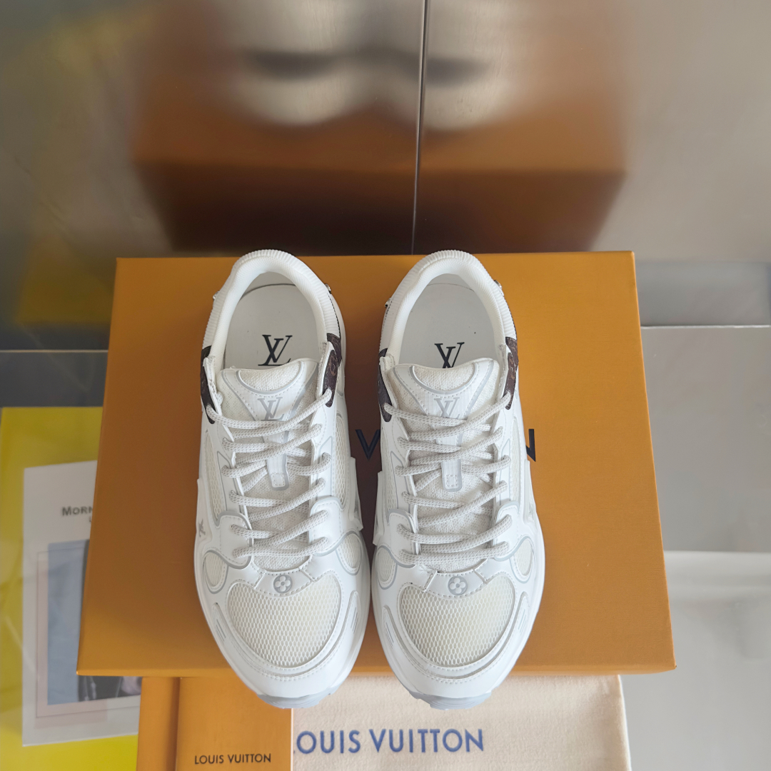 顶级版本：情侣款
LV 路易威登L家 驴牌 最新Olympia系列 情侣款 银角大王 休闲 运动鞋 跑鞋