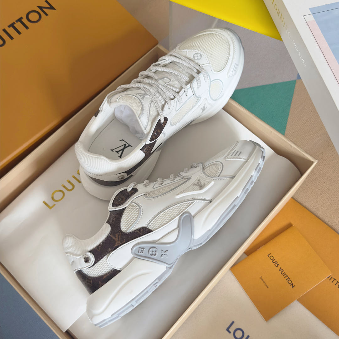 顶级版本：情侣款
LV 路易威登L家 驴牌 最新Olympia系列 情侣款 银角大王 休闲 运动鞋 跑鞋