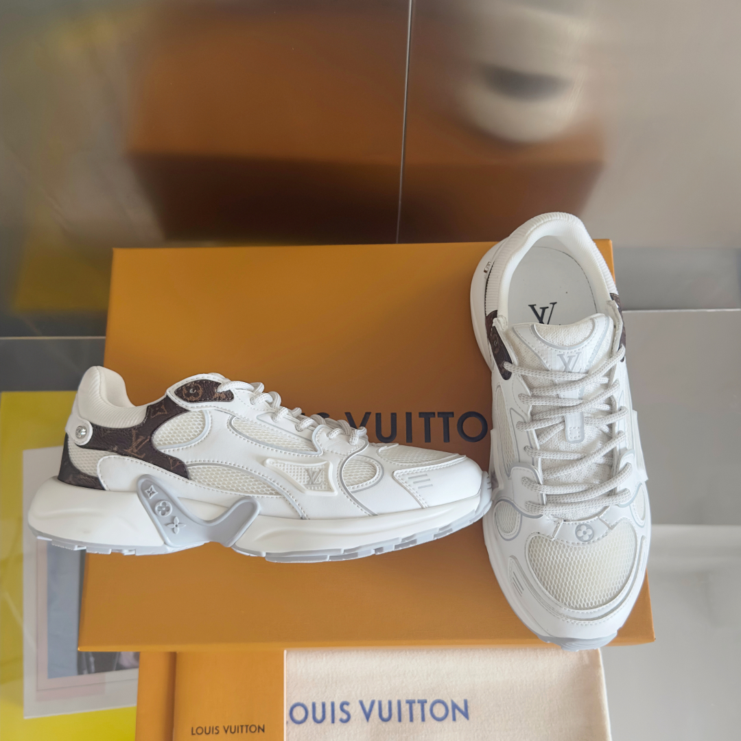 顶级版本：情侣款
LV 路易威登L家 驴牌 最新Olympia系列 情侣款 银角大王 休闲 运动鞋 跑鞋