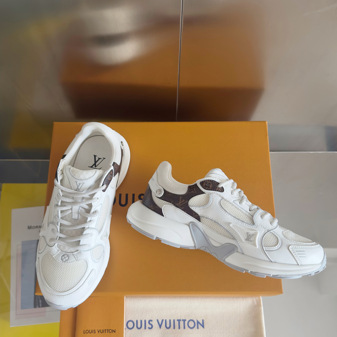 顶级版本：情侣款
LV 路易威登L家 驴牌 最新Olympia系列 情侣款 银角大王 休闲 运动鞋 跑鞋