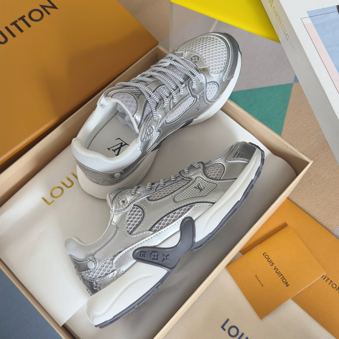 顶级版本:情侣款
LV 路易威登L家 驴牌 最新Olympia系列 情侣款 银角大王 休闲 运动鞋 跑鞋