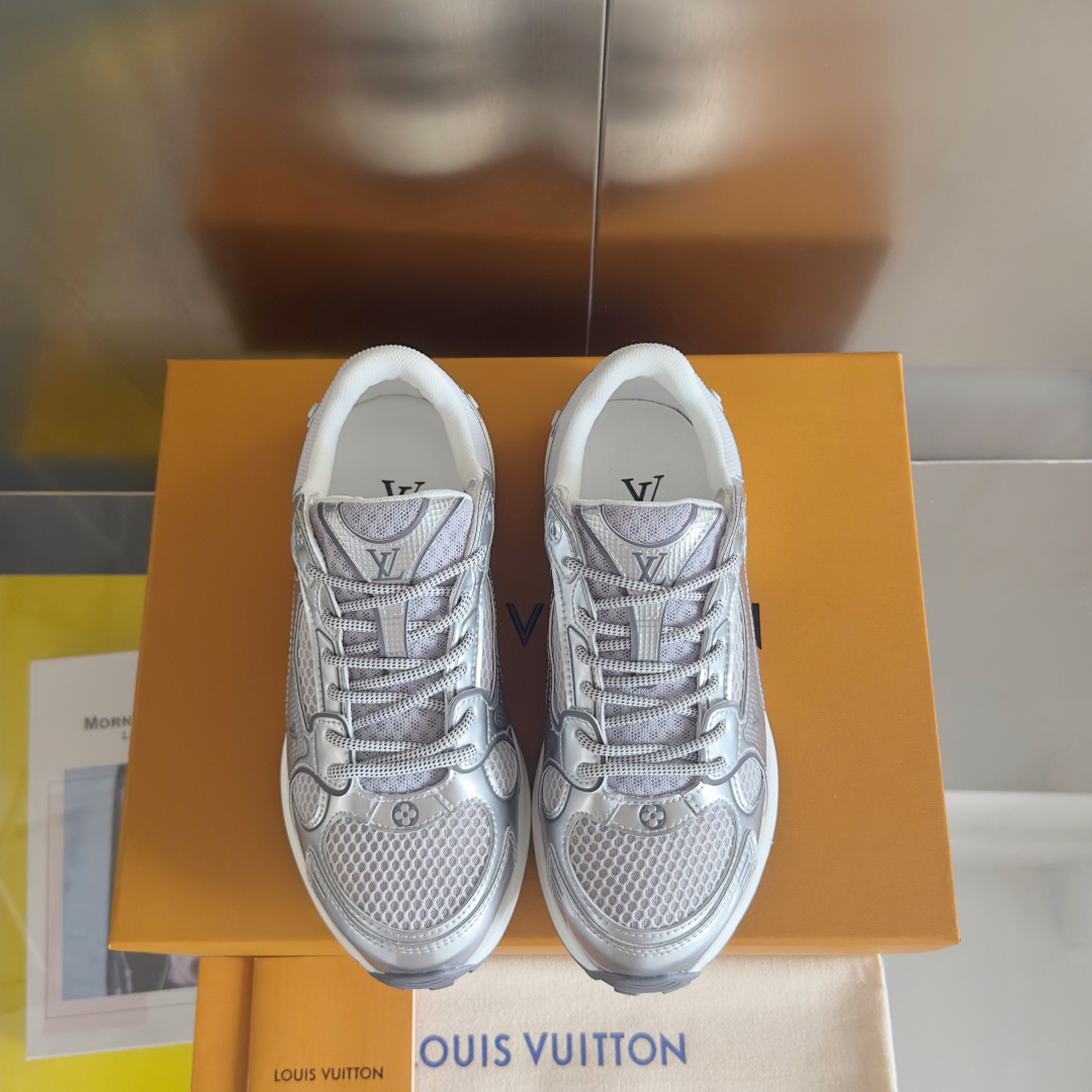 顶级版本:情侣款
LV 路易威登L家 驴牌 最新Olympia系列 情侣款 银角大王 休闲 运动鞋 跑鞋