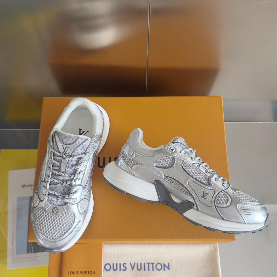 顶级版本:情侣款
LV 路易威登L家 驴牌 最新Olympia系列 情侣款 银角大王 休闲 运动鞋 跑鞋