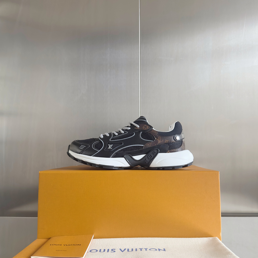 顶级版本:情侣款
LV 路易威登L家 驴牌 最新Olympia系列 情侣款 银角大王 休闲 运动鞋 跑鞋