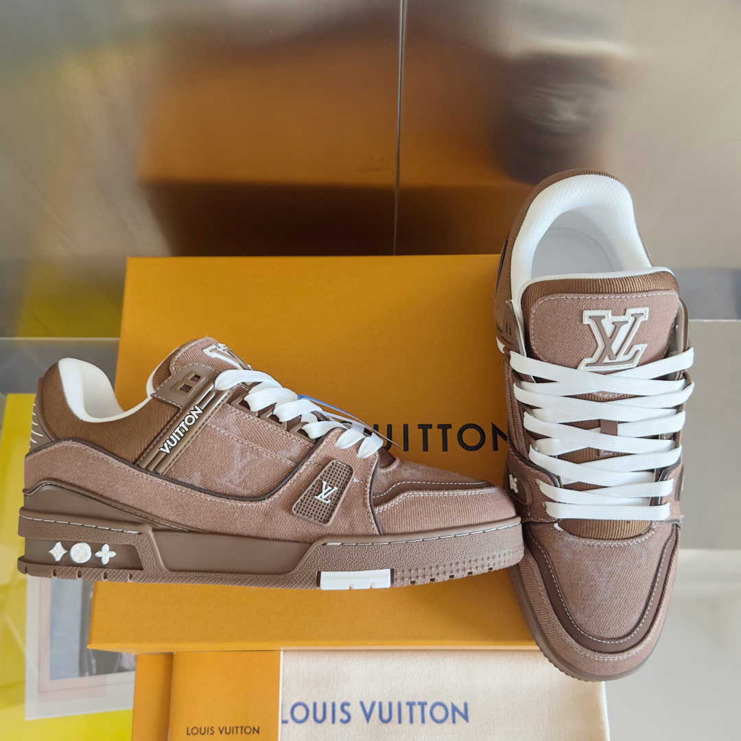顶级版本：情侣款
LV 路易威登L家 驴牌 Trainer系列 情侣款 休闲 运动鞋 滑板鞋
原版购入开