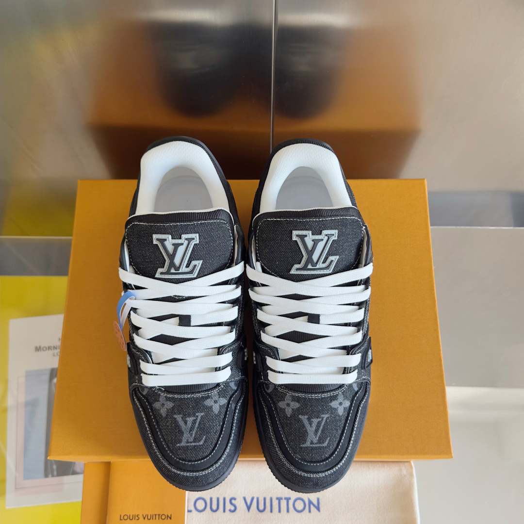 顶级版本:情侣款
LV 路易威登L家 驴牌 Trainer系列 情侣款 休闲 运动鞋 滑板鞋
原版购入开