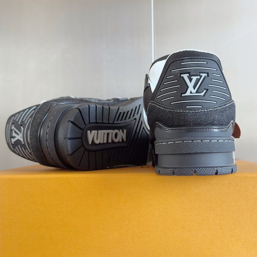 顶级版本:情侣款
LV 路易威登L家 驴牌 Trainer系列 情侣款 休闲 运动鞋 滑板鞋
原版购入开