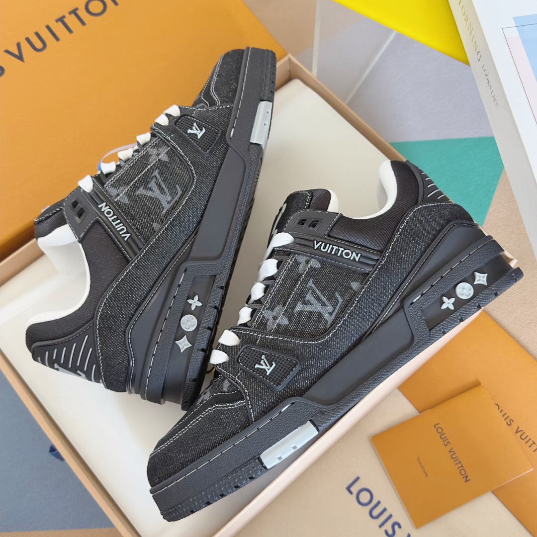 顶级版本:情侣款
LV 路易威登L家 驴牌 Trainer系列 情侣款 休闲 运动鞋 滑板鞋
原版购入开