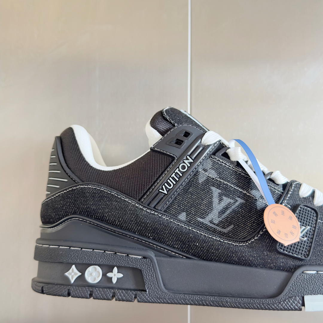 顶级版本:情侣款
LV 路易威登L家 驴牌 Trainer系列 情侣款 休闲 运动鞋 滑板鞋
原版购入开