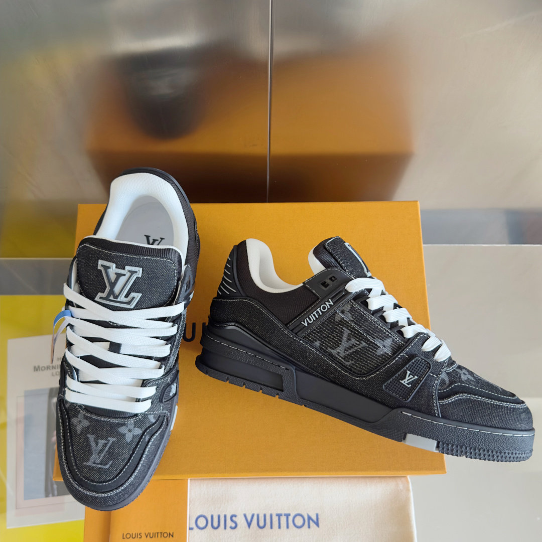 顶级版本:情侣款
LV 路易威登L家 驴牌 Trainer系列 情侣款 休闲 运动鞋 滑板鞋
原版购入开