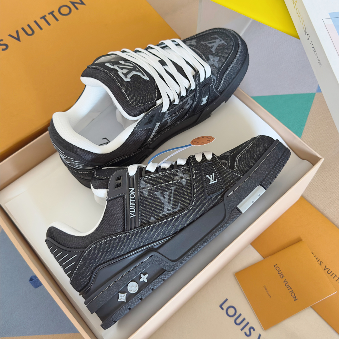 顶级版本:情侣款
LV 路易威登L家 驴牌 Trainer系列 情侣款 休闲 运动鞋 滑板鞋
原版购入开