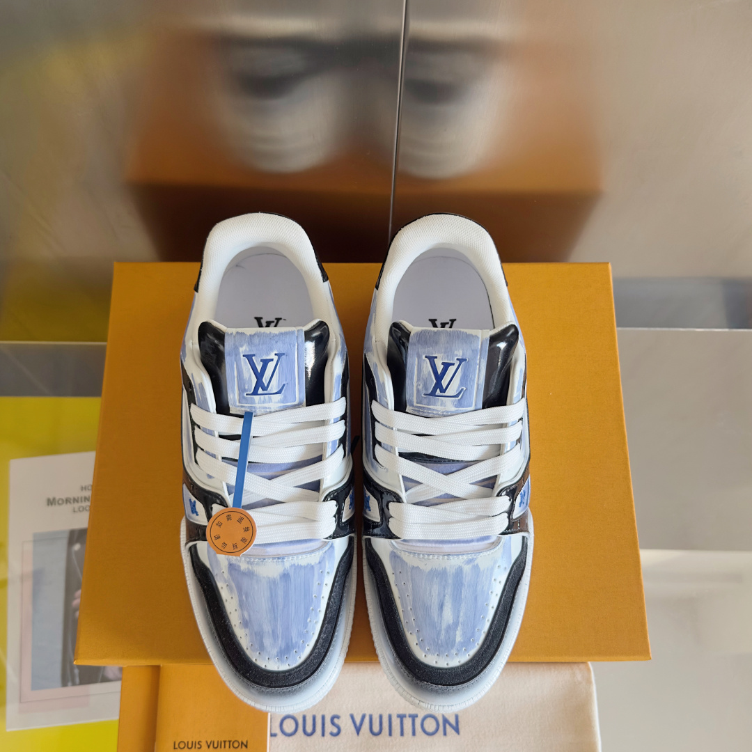 顶级版本:情侣款
LV TARINE路易威登L家 驴牌 情侣款 休闲 运动鞋 滑板鞋
原版购入开发 做货