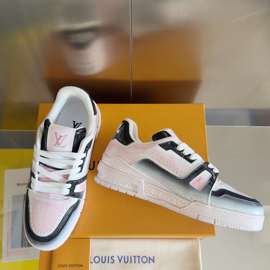 顶级版本：情侣款
LV TARINE路易威登L家 驴牌 情侣款 休闲 运动鞋 滑板鞋
原版购入开发 做货