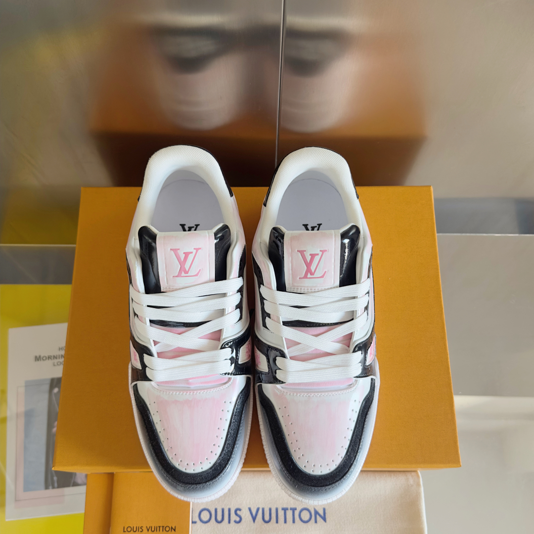 顶级版本：情侣款
LV TARINE路易威登L家 驴牌 情侣款 休闲 运动鞋 滑板鞋
原版购入开发 做货