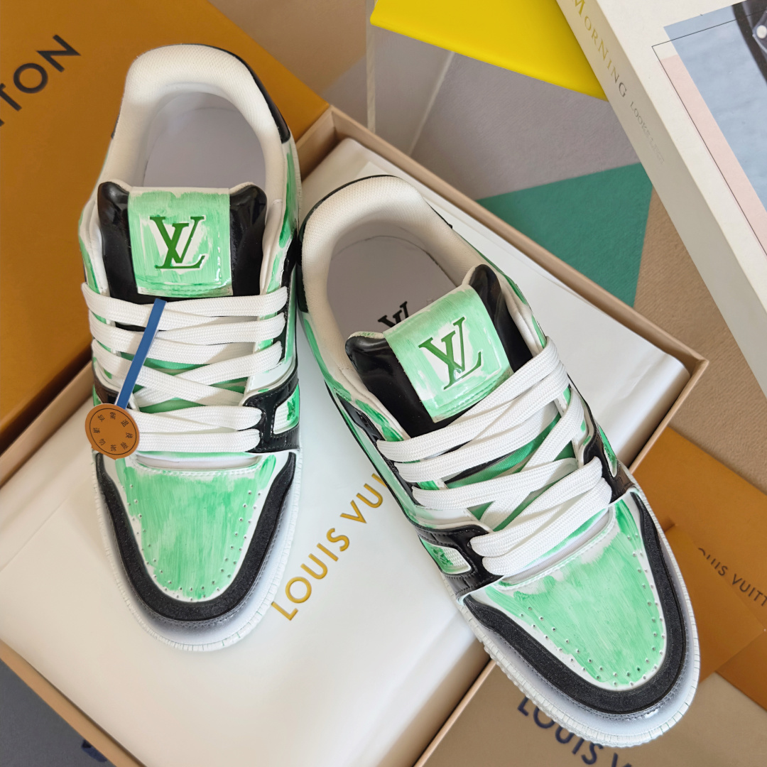 顶级版本:情侣款
LV TARINE路易威登L家 驴牌 情侣款 休闲 运动鞋 滑板鞋
原版购入开发 做货