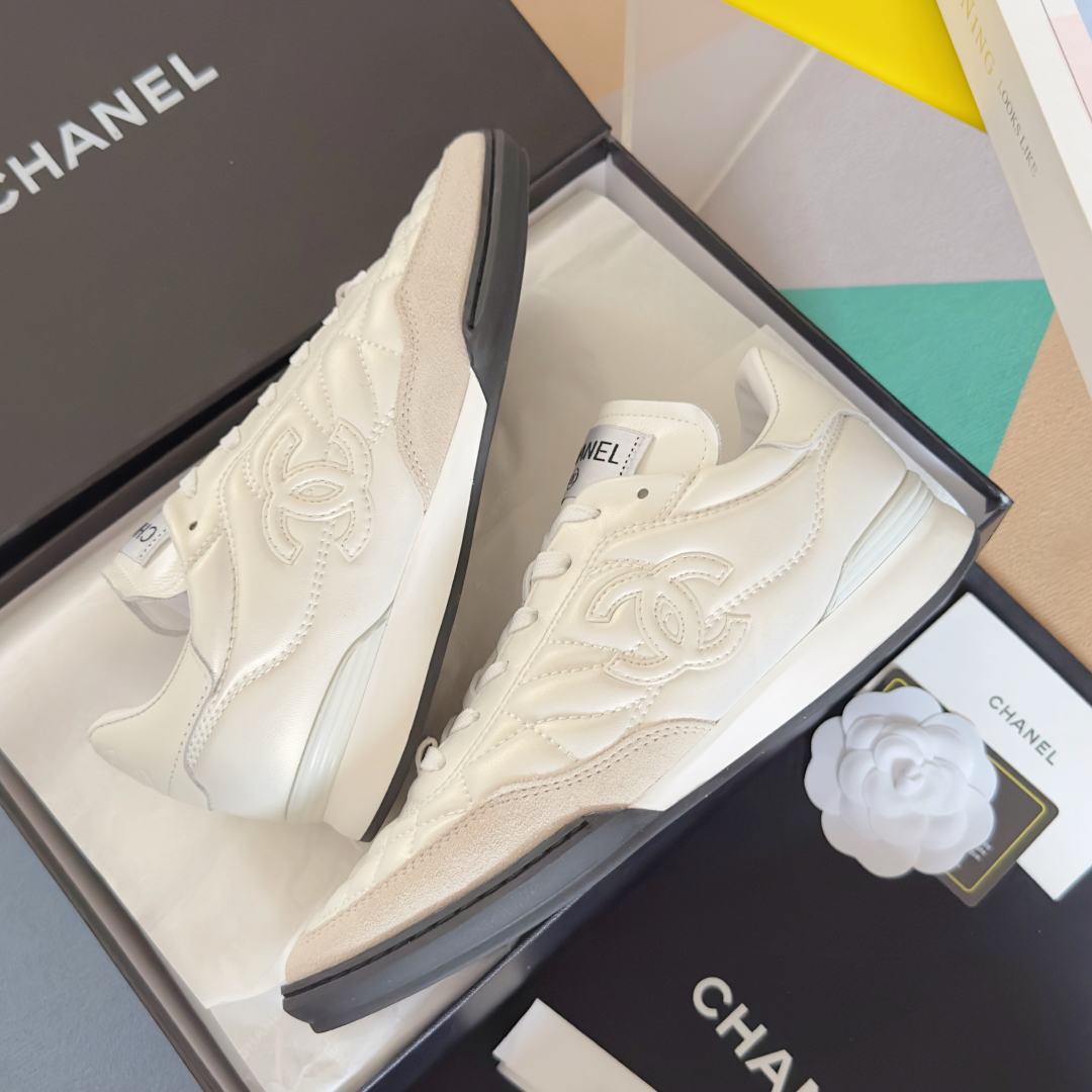顶级版本：
Chanel香奈儿最新款 小香 菱格纹 小羊皮 棒球鞋 网球鞋 黑白 熊猫配色 休闲 运动鞋