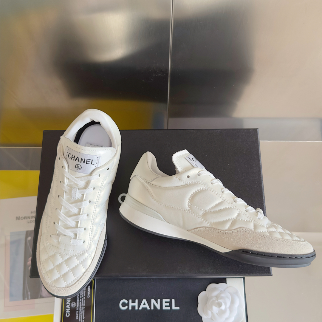 顶级版本：
Chanel香奈儿最新款 小香 菱格纹 小羊皮 棒球鞋 网球鞋 黑白 熊猫配色 休闲 运动鞋