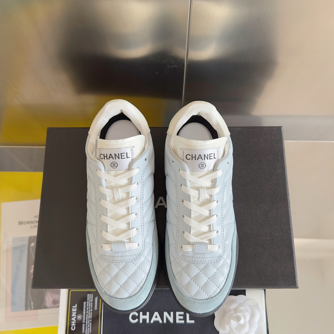 顶级版本：
Chanel香奈儿最新款 小香 菱格纹 小羊皮 棒球鞋 网球鞋 黑白 熊猫配色 休闲 运动鞋
