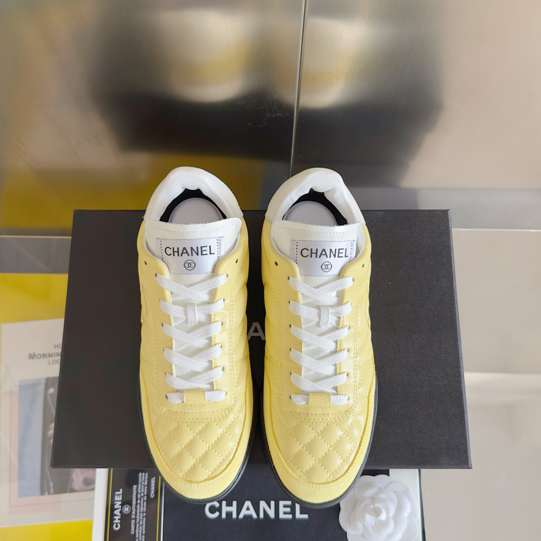 顶级版本：
Chanel香奈儿最新款 小香 菱格纹 小羊皮 棒球鞋 网球鞋 黑白 熊猫配色 休闲 运动鞋