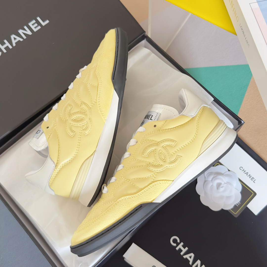 顶级版本：
Chanel香奈儿最新款 小香 菱格纹 小羊皮 棒球鞋 网球鞋 黑白 熊猫配色 休闲 运动鞋