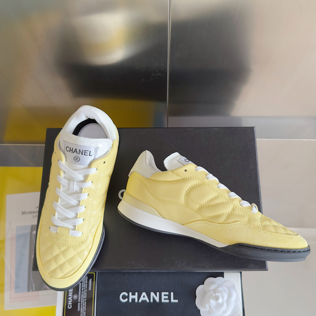 顶级版本：
Chanel香奈儿最新款 小香 菱格纹 小羊皮 棒球鞋 网球鞋 黑白 熊猫配色 休闲 运动鞋
