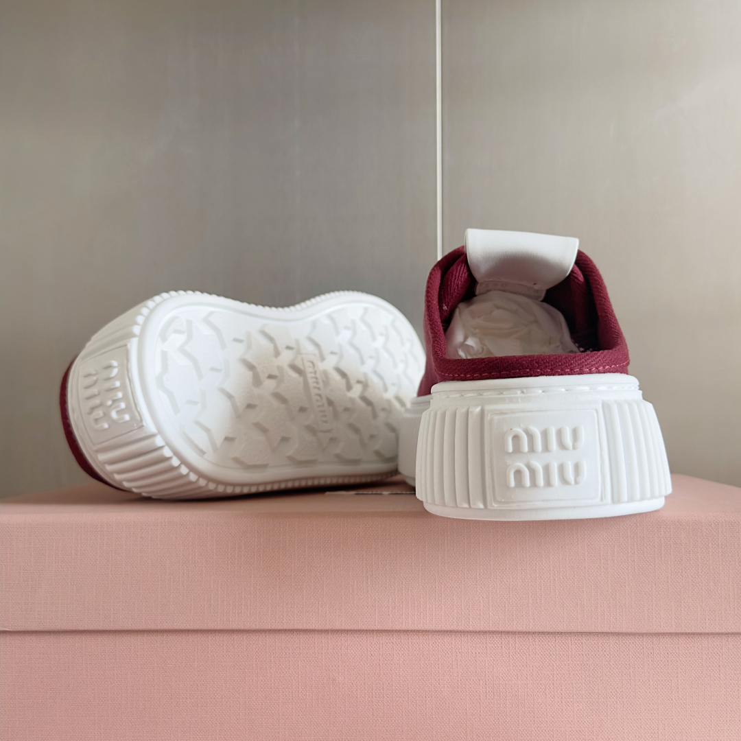 顶级版本：女款
MiuMiu缪缪 最新款 魔术贴 帆布 厚底 饼干鞋 休闲 运动鞋
原版购入开发 做货 
