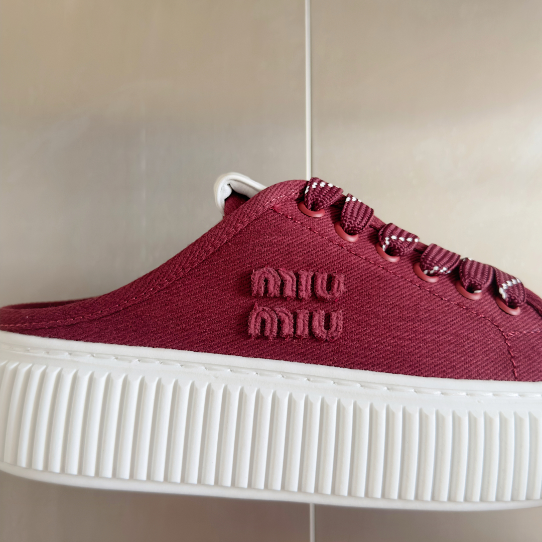 顶级版本：女款
MiuMiu缪缪 最新款 魔术贴 帆布 厚底 饼干鞋 休闲 运动鞋
原版购入开发 做货 