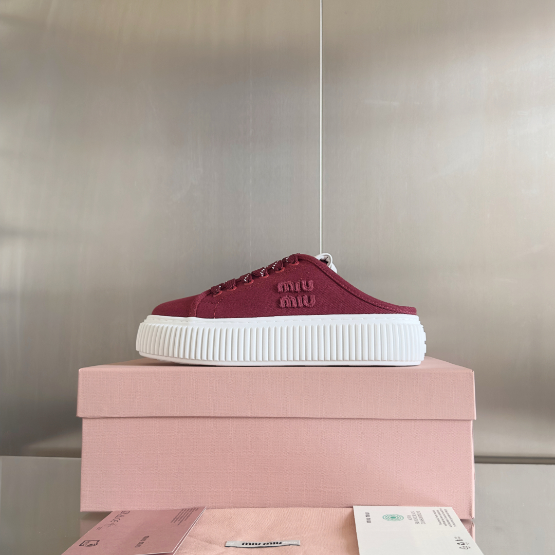 顶级版本：女款
MiuMiu缪缪 最新款 魔术贴 帆布 厚底 饼干鞋 休闲 运动鞋
原版购入开发 做货 