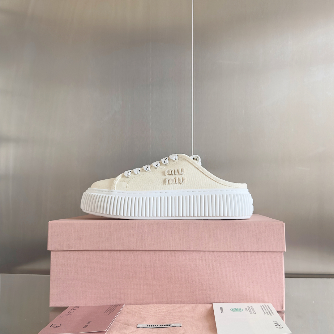 顶级版本：女款
MiuMiu缪缪 最新款 魔术贴 帆布 厚底 饼干鞋 休闲 运动鞋
原版购入开发 做货 