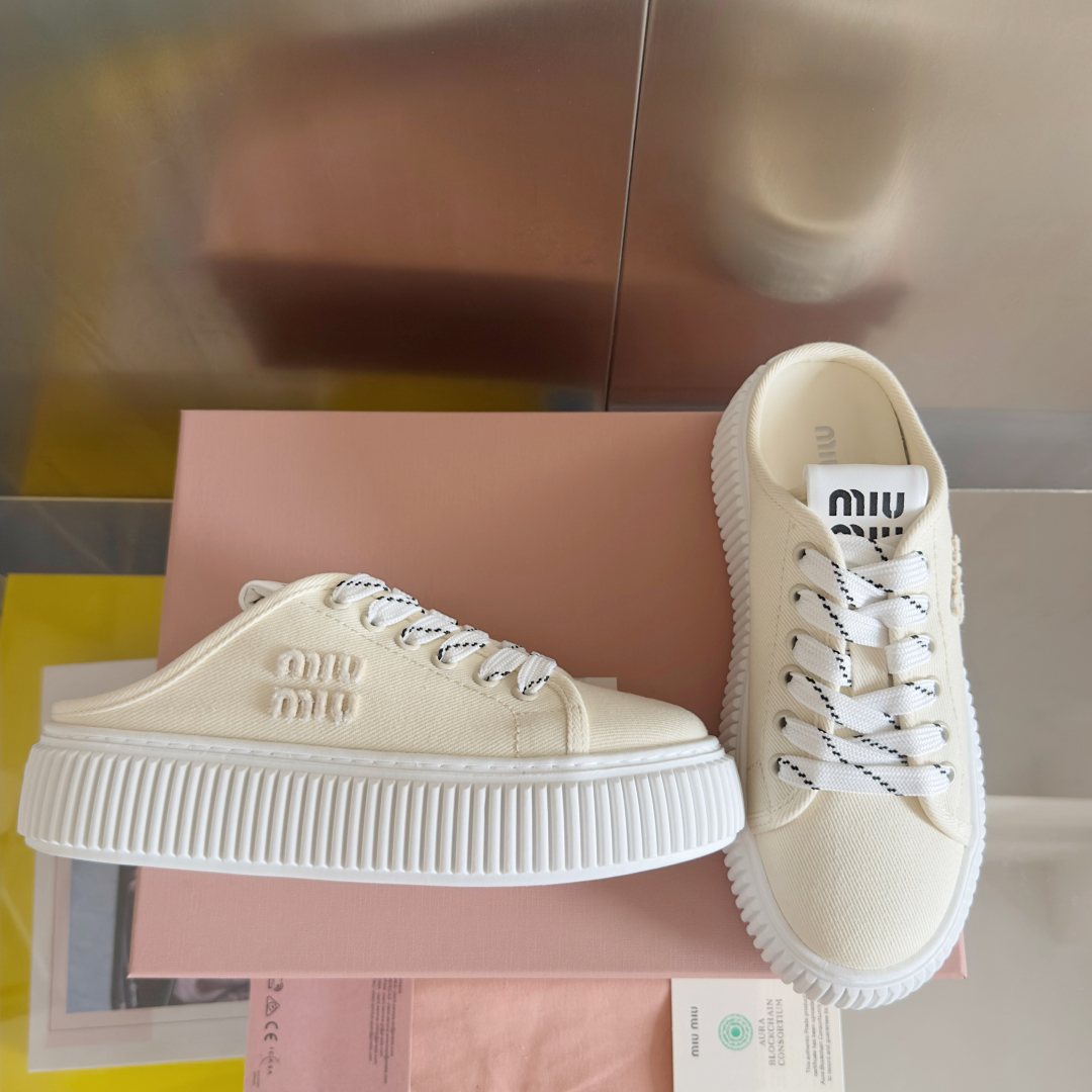 顶级版本：女款
MiuMiu缪缪 最新款 魔术贴 帆布 厚底 饼干鞋 休闲 运动鞋
原版购入开发 做货 