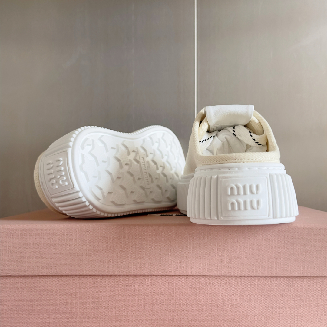 顶级版本：女款
MiuMiu缪缪 最新款 魔术贴 帆布 厚底 饼干鞋 休闲 运动鞋
原版购入开发 做货 