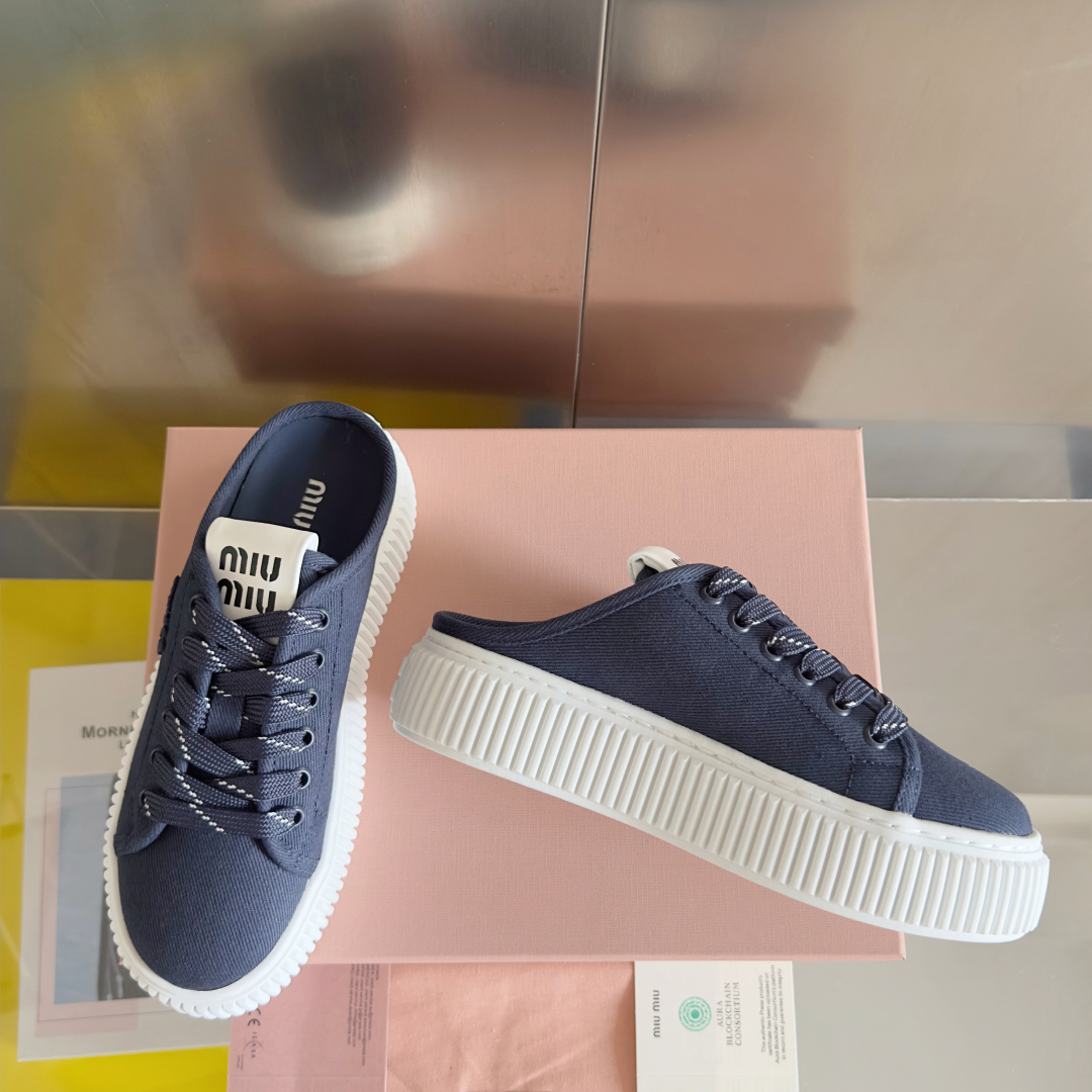 顶级版本：女款
MiuMiu缪缪 最新款 魔术贴 帆布 厚底 饼干鞋 休闲 运动鞋
原版购入开发 做货 