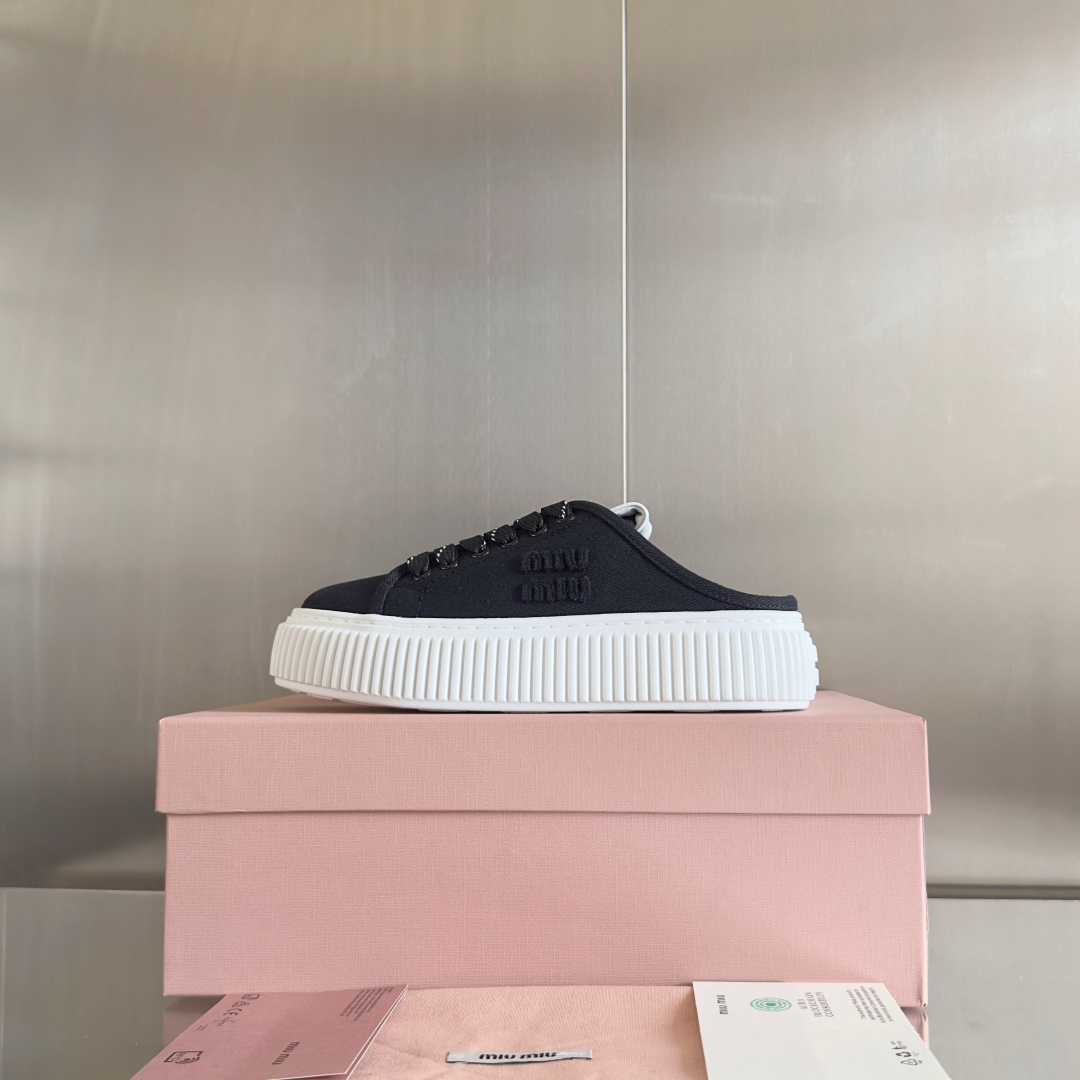 顶级版本：女款
MiuMiu缪缪 最新款 魔术贴 帆布 厚底 饼干鞋 休闲 运动鞋
原版购入开发 做货 