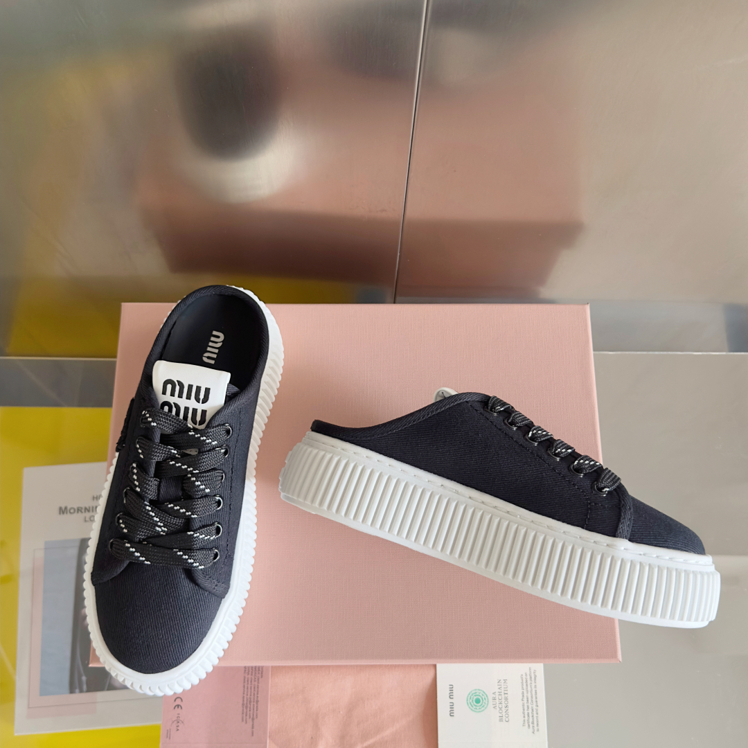 顶级版本：女款
MiuMiu缪缪 最新款 魔术贴 帆布 厚底 饼干鞋 休闲 运动鞋
原版购入开发 做货 