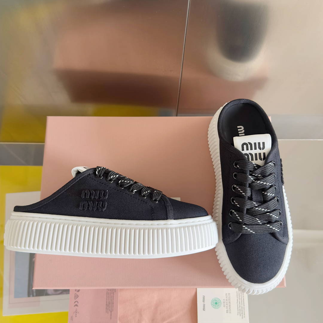 顶级版本：女款
MiuMiu缪缪 最新款 魔术贴 帆布 厚底 饼干鞋 休闲 运动鞋
原版购入开发 做货 