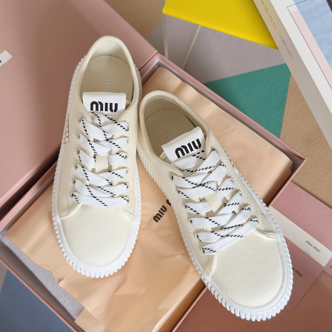 顶级版本：女款
MiuMiu缪缪 最新款 魔术贴 帆布 厚底 饼干鞋 休闲 运动鞋
原版购入开发 做货 