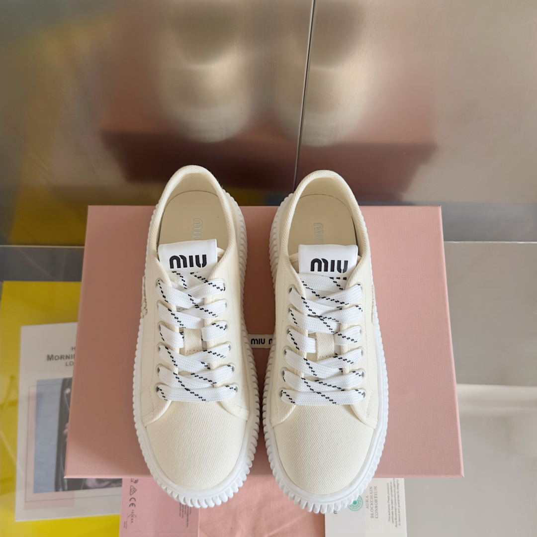 顶级版本：女款
MiuMiu缪缪 最新款 魔术贴 帆布 厚底 饼干鞋 休闲 运动鞋
原版购入开发 做货 
