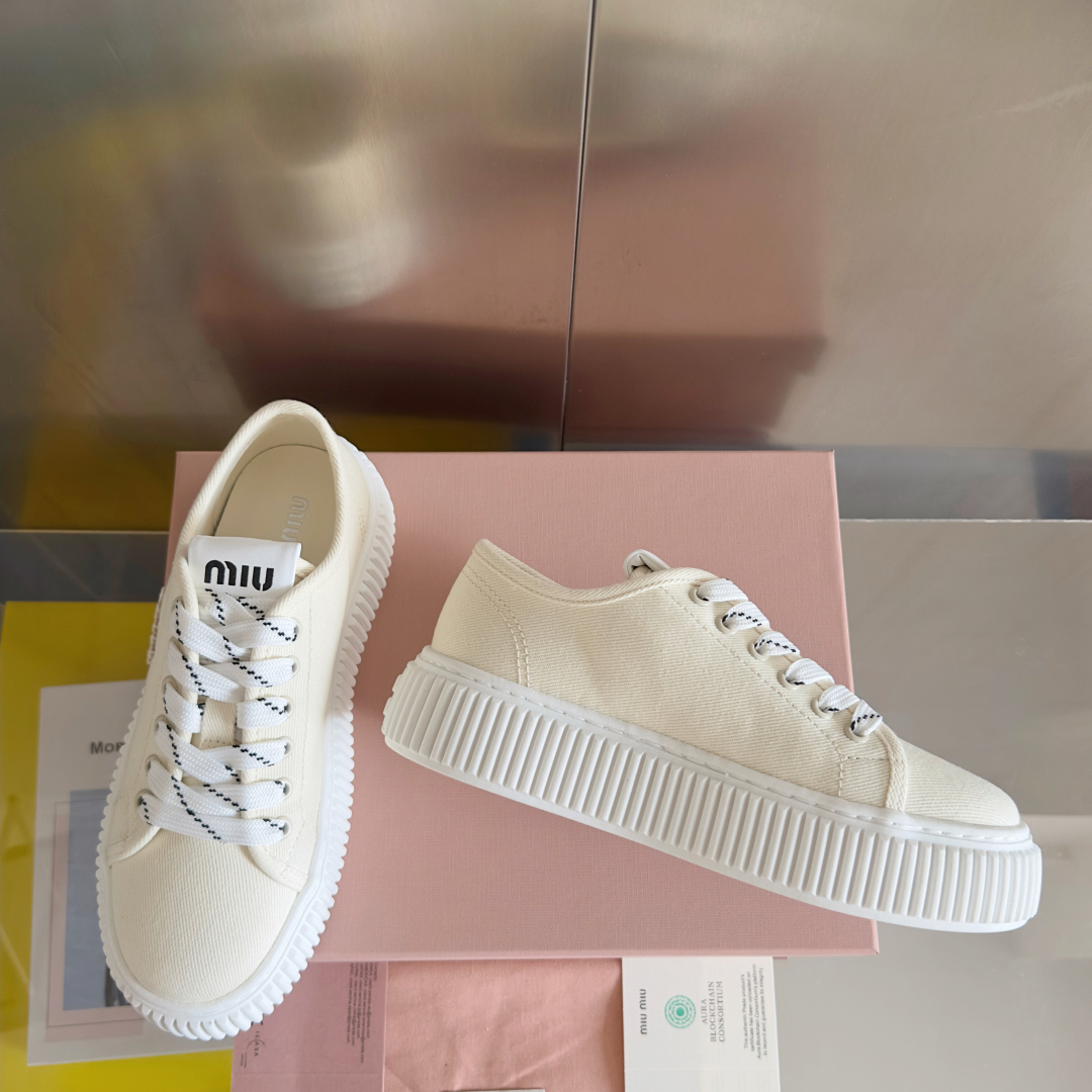 顶级版本：女款
MiuMiu缪缪 最新款 魔术贴 帆布 厚底 饼干鞋 休闲 运动鞋
原版购入开发 做货 