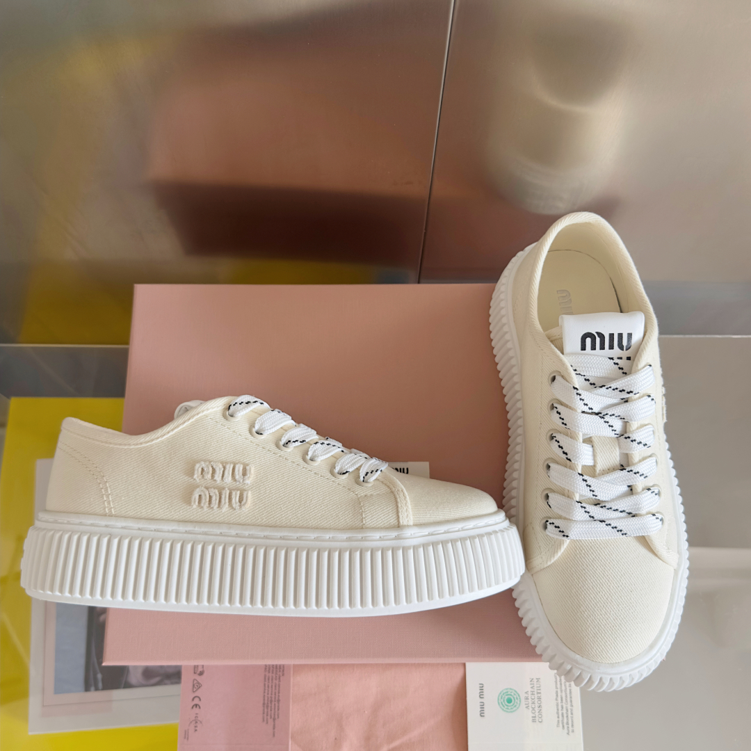顶级版本：女款
MiuMiu缪缪 最新款 魔术贴 帆布 厚底 饼干鞋 休闲 运动鞋
原版购入开发 做货 