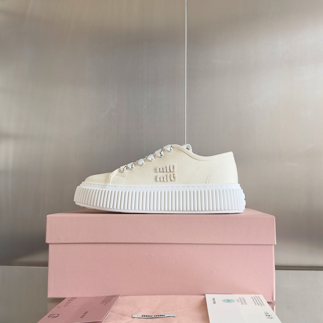 顶级版本：女款
MiuMiu缪缪 最新款 魔术贴 帆布 厚底 饼干鞋 休闲 运动鞋
原版购入开发 做货 