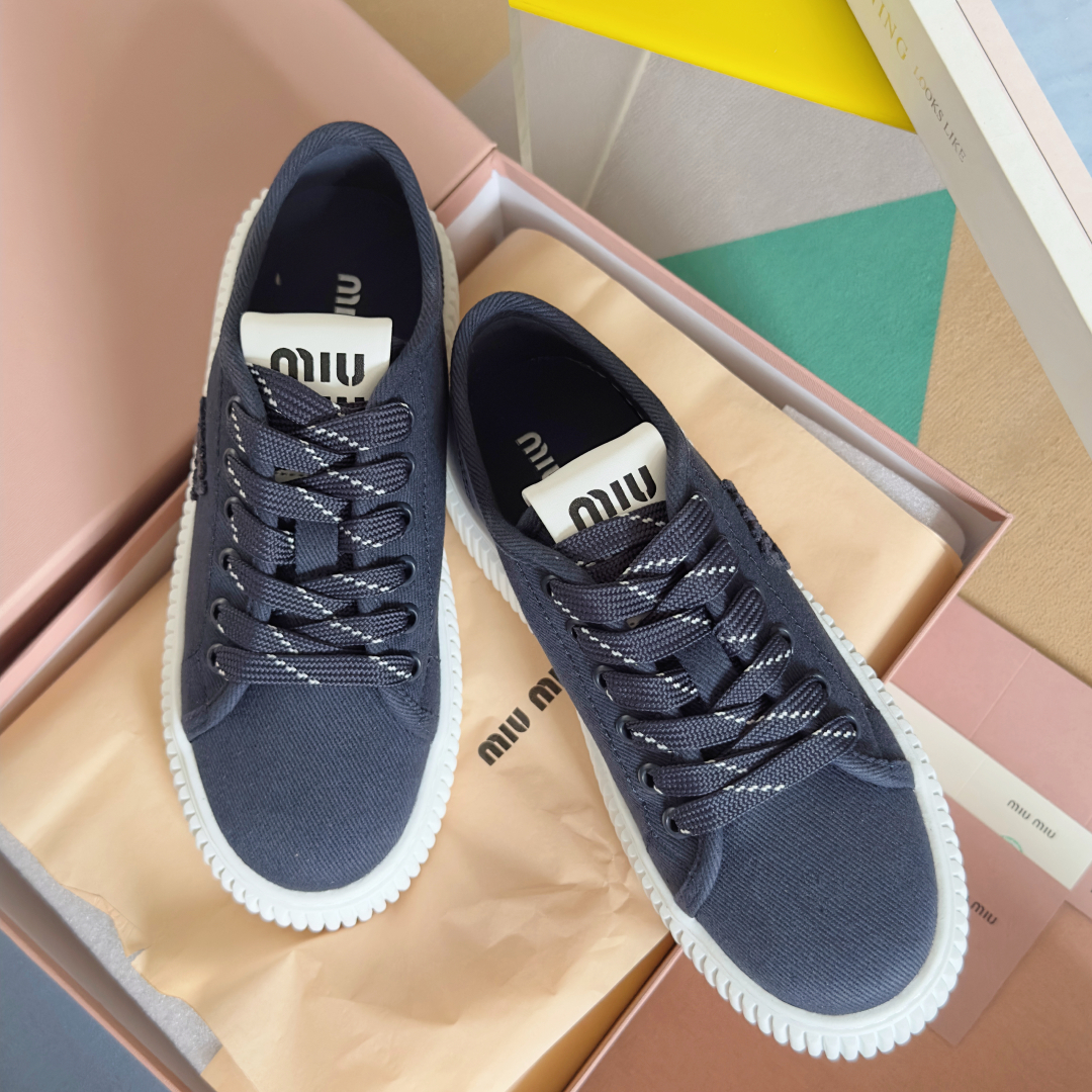 顶级版本：女款
MiuMiu缪缪 最新款 魔术贴 帆布 厚底 饼干鞋 休闲 运动鞋
原版购入开发 做货 