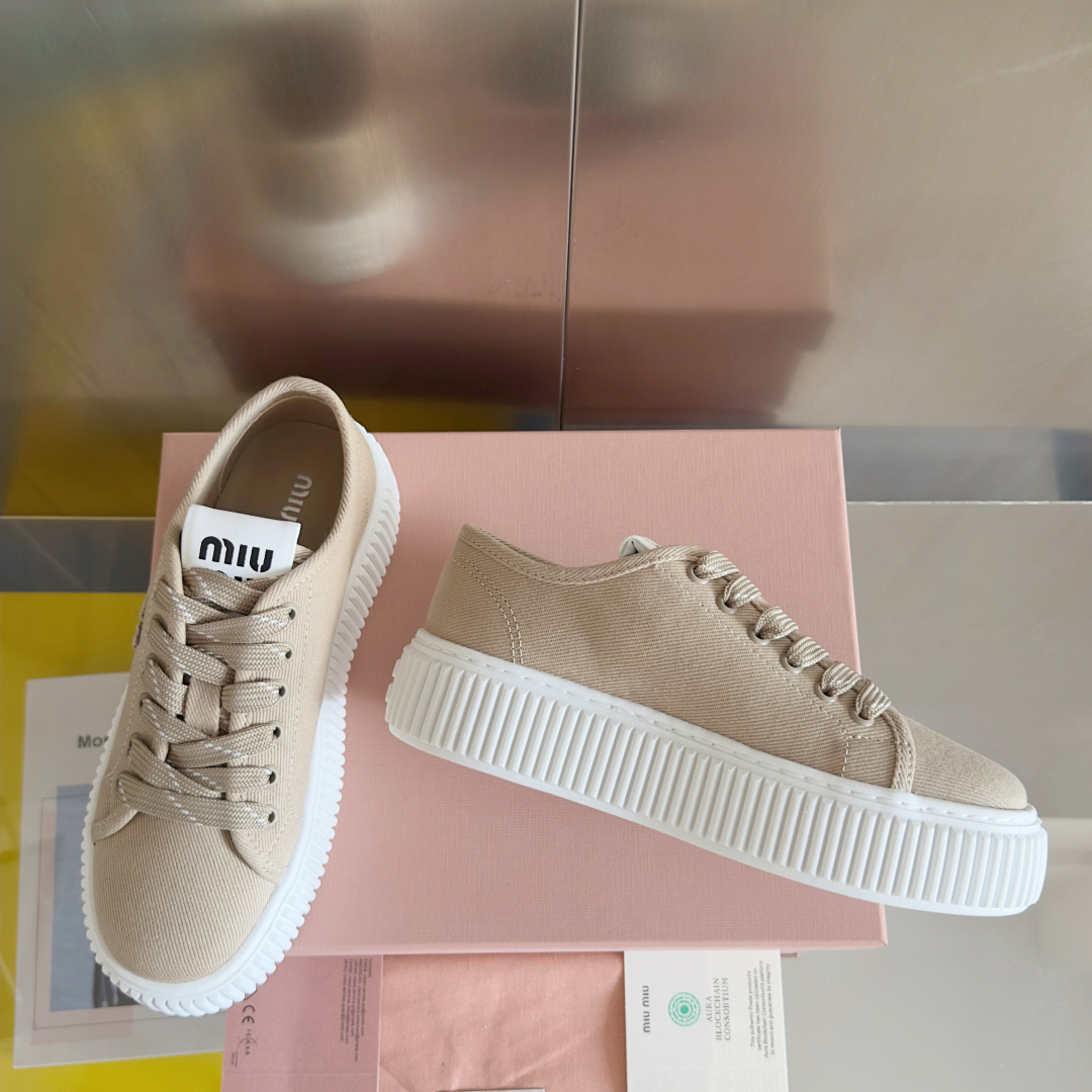 顶级版本：女款
MiuMiu缪缪 最新款 魔术贴 帆布 厚底 饼干鞋 休闲 运动鞋
原版购入开发 做货 