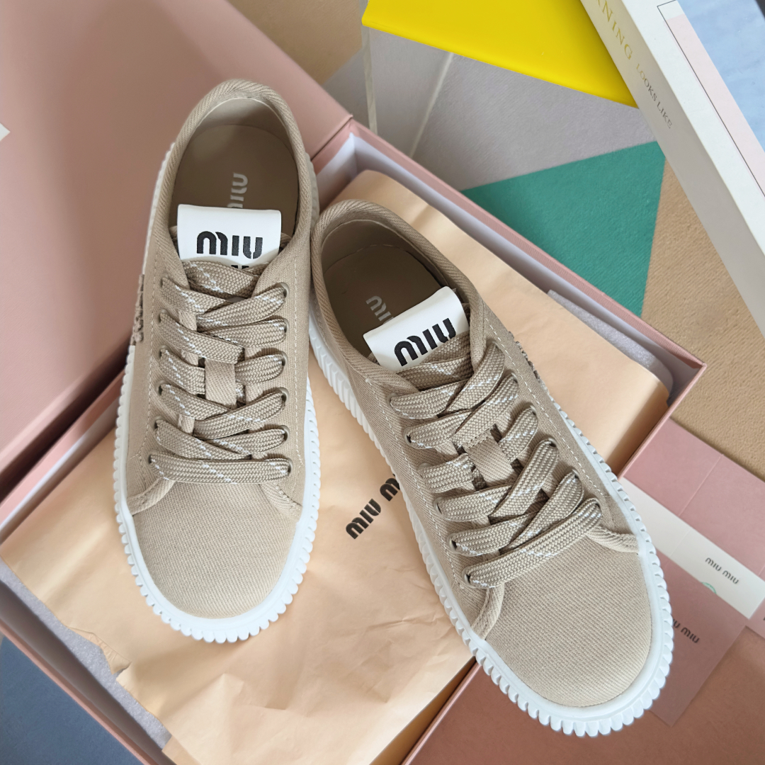 顶级版本：女款
MiuMiu缪缪 最新款 魔术贴 帆布 厚底 饼干鞋 休闲 运动鞋
原版购入开发 做货 