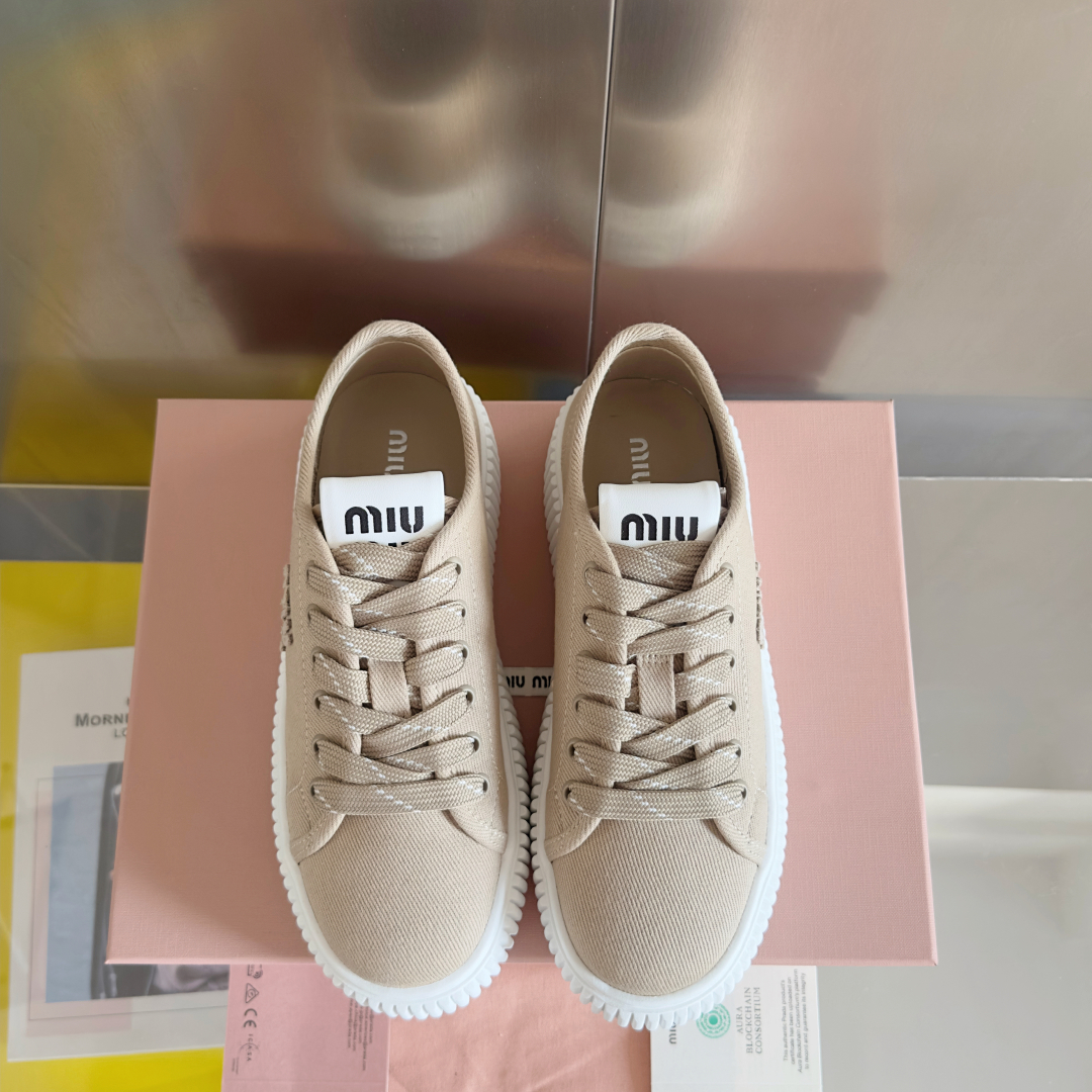 顶级版本：女款
MiuMiu缪缪 最新款 魔术贴 帆布 厚底 饼干鞋 休闲 运动鞋
原版购入开发 做货 