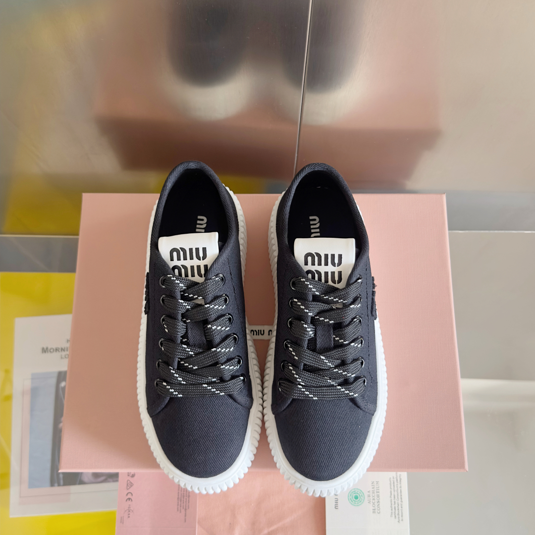 顶级版本：女款
MiuMiu缪缪 最新款 魔术贴 帆布 厚底 饼干鞋 休闲 运动鞋
原版购入开发 做货 