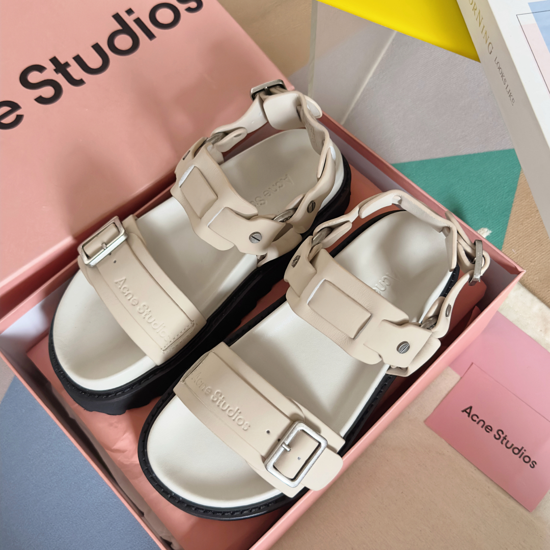 顶级版本：女款
Acne studios 最新 厚底 机车风 罗马 凉鞋
原版购入开发 做货 此款凉鞋饰
