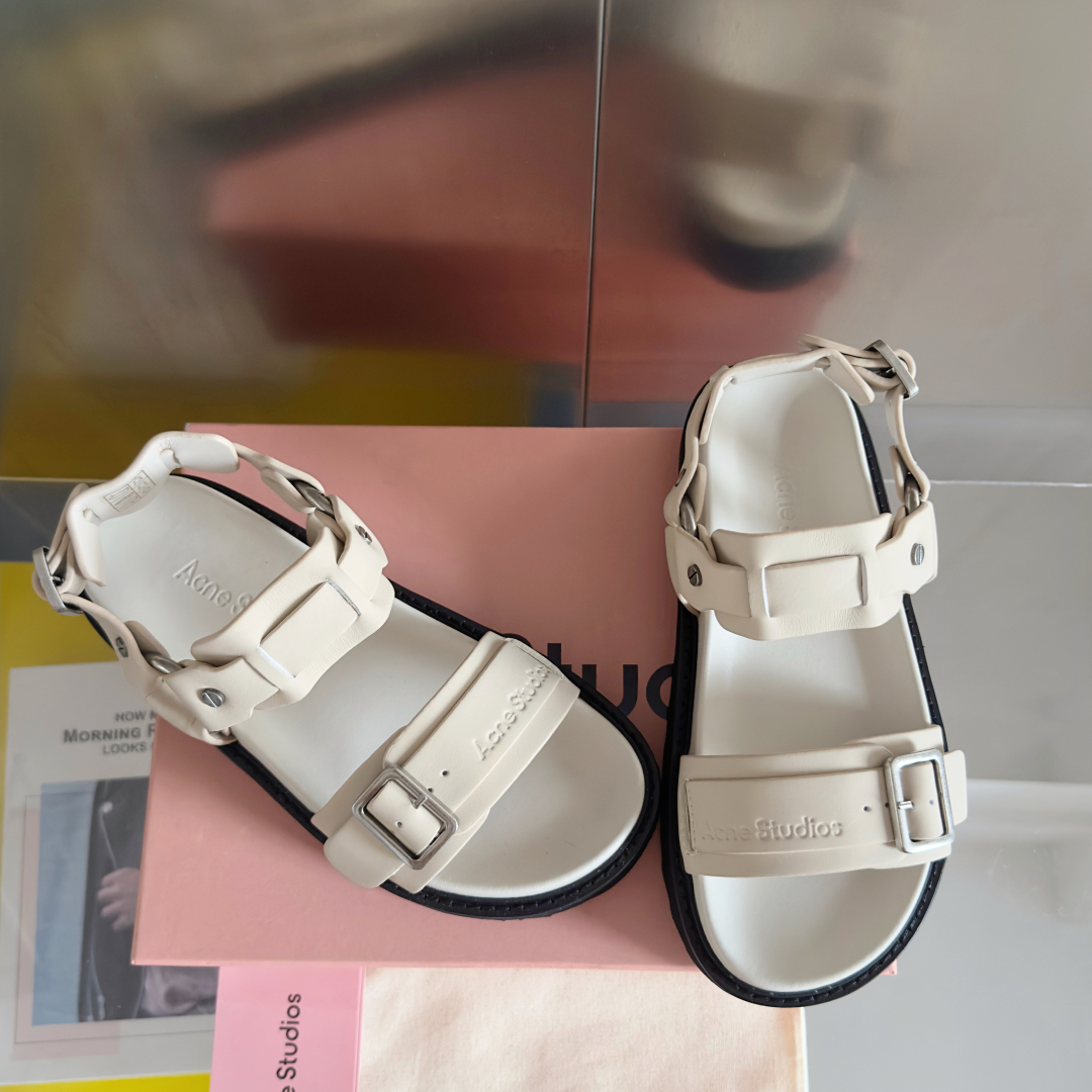 顶级版本：女款
Acne studios 最新 厚底 机车风 罗马 凉鞋
原版购入开发 做货 此款凉鞋饰
