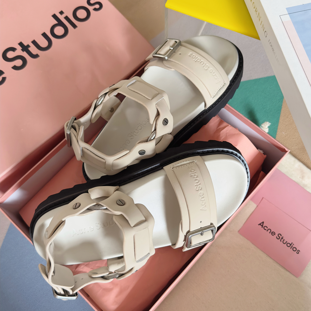 顶级版本：女款
Acne studios 最新 厚底 机车风 罗马 凉鞋
原版购入开发 做货 此款凉鞋饰